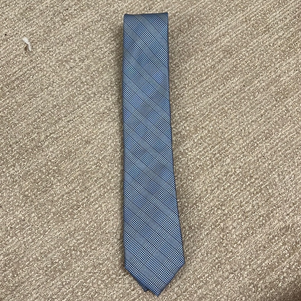 Kenneth Cole lightly worn neck tie